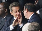 Bývalý francouzský prezident Nicolas Sarkozy pi debat se souasnou hlavou...