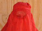 Lenka Klicperová v burce v afghánském Logaru