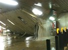 Propadlé obloení stropu ve stanici metra Dejvická