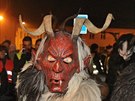 Masky krampus� jsou vy�ez�van� ze d�eva.