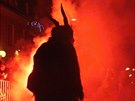 Krampusov� pro�li v Kaplici od kulurn�ho domu na n�m�st�.