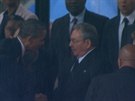 Americký prezident Barack Obama si na vzpomínkovém ceremoniálu vnovaném...