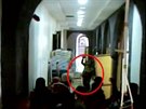 Terorista háe granát do hlouku lidí v jemenské budov ministerstva obrany na...