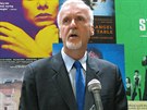 Re�isér James Cameron oznamuje, �e t�i pokra�ování filmu Avatara nato�í na...