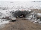 Stavba tunelu Nordfjordur zaala v záí 2013. Svah se musel vyistit a navrtat....