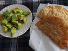 Jedna z typických snídaní, smaené placky empanadas plnné kuecím, vepovým i...