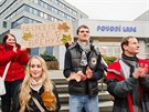 Hlavn studenti pili v Hradci Králové demonstrovat ped magistrát proti...