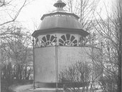Starý pisoár na Karlově náměstí před rokem 1907 Starý pisoár na Karlově náměstí před rokem 1907