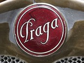 Znak pragovky z roku 1913, na chladiči Praga Alfa.