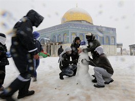 Do stavby snhulák se pustili i Palestinci, Jednoho uplácali ped muslimskou...