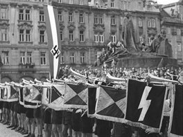 Hitlerjugend před pomníkem Mistra Jana Husa