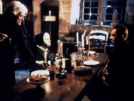 Jean Marais a Jean-Paul Belmondo ve filmu Bídníci 20. století (1995)