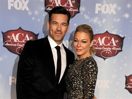 Eddie Cibrian a LeAnn Rimesová (10. prosince 2013)