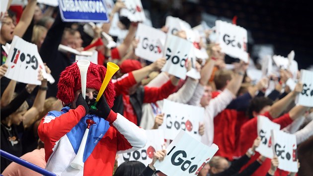 GÓL. etí fanouci oslavují vstelenou branku v utkání o bronzové medaile