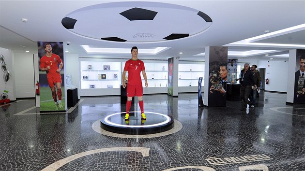 MUZEUM CR7. Ve mst Funchal na Madeie, v roditi Cristiana Ronalda, bylo oteveno muzeum slavnho fotbalisty.