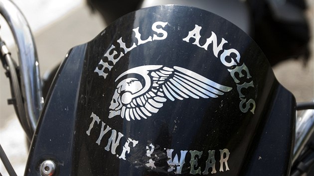 Sraz motork z Hells Angels na praskm koupaliti Dbn (kvten 2010)