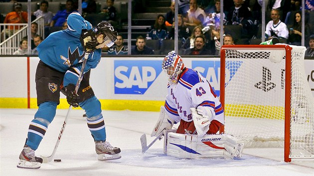 9. JNA Z Hertla je hvzda NHL. Stailo pr zpas, aby o eskm talentu vdl cel hokejov svt. Zlomovm momentem v karie slvistickho odchovance se stal zpas s New York Rangers, kter sestelil tymi gly, ten posledn dal navc efektn mezi nohama. V zmo se strhla debata, zda tm nezesmnil soupee, upjat kazatele morlky vak pebily hlasy fanouk, kte Hertla podpoili.