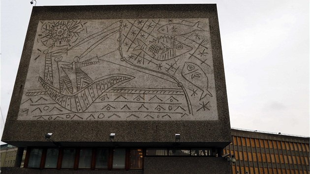Tinctimetrov rytina Rybi, kter stle zstv na pokozen budov norskho adu vldy (14. prosince 2013)