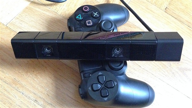 Ovladač a kamera k PlayStation 4