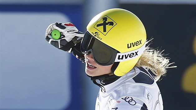 Anna Fenningerová v cíli superobřího slalomu ve Svatém Mořici.