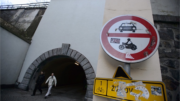 Tunel mezi Karlínem a �i�kovem