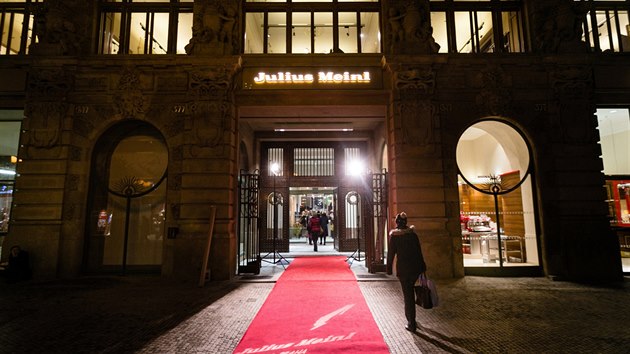 Otevření gurmánské prodejny Julius Meinl v Praze, druhé po vídeňské Julius Meinl Am Graben.
