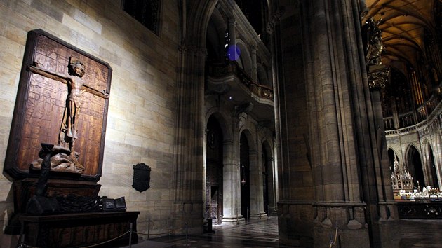 Nové osvětlení Svatovítské katedrály umí ozářit jednotlivé kaple.