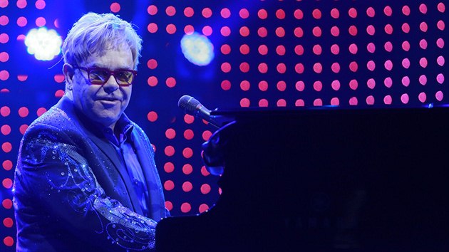 Elton John vystoupil 18. prosince 2013 v prask O2 aren.