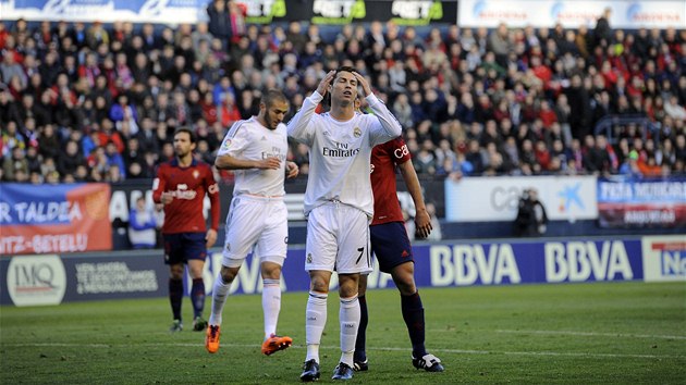 PROMARNN ANCE. Cristiano Ronaldo lituje zahozen pleitosti na hiti Osasuny.