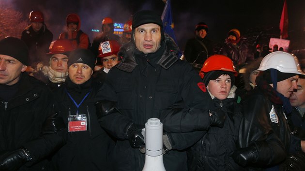 Ldr opozice Vitalij Kliko na nonch protestech v Kyjev (11. prosince 2013)