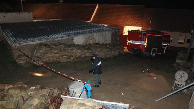 Pi vbuchu v gari rodinnho domu v ertkch na Znojemsku zahynuli policista a jeho matka. (14. 12. 2013)
