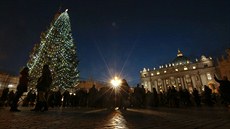 Vánoční strom byl vyzdoben už během dne, na rozsvícení si však musel počkat až...