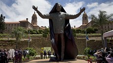 Před sídlem vlády v jihoafrické metropoli Pretorii odhalili devět metrů vysokou...