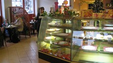 Jediná státní cukrárna v �esku v Praze poblí� metra Pra�ského povstání....