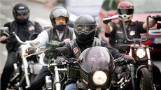 Sraz motorká z Hells Angels na praském koupaliti Dbán (kvten 2010)