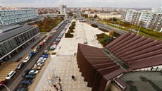 Tém�� celé nám�stí nyní pokrývá beton. Po rekonstrukci se mnohem více zazelení,...