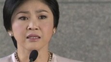 Thajská premiérka Jinglak inavatrová pedstoupila ped mikrofon, aby se...