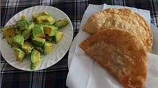 Jedna z typických snídaní, smaené placky empanadas plnné kuecím, vepovým i...