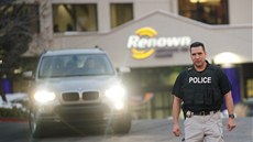 Policie uzav�ela nemocnici v Renu, v ní� neznámý mu� za�al st�ílet kolem sebe.