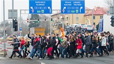 Hlavně studenti přišli v Hradci Králové demonstrovat před magistrát proti...