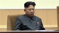 Kim ong-un na slavnostech pipomínající jeho otce  Kim ong-ila, který zemel...