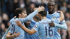 RADOST CITIZENS. Fotbalisté Manchesteru City oslavují gól do sít Arsenalu.