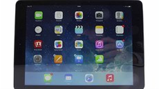 Aplikace v iPadu Air upozorňují na změny pomocí červených ikonek v rohu. Seznam...