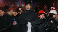 Lídr opozice Vitalij Kliko na noních protestech v Kyjev (11. prosince 2013)