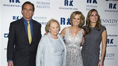 Robert F. Kennedy Jr., Ethel, Kerry a Mariah Kennedyovi (11. prosince 2013)