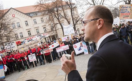 Hejtman Martin Netolický slíbil, e se kraj zane zabývat kolami u vánji.