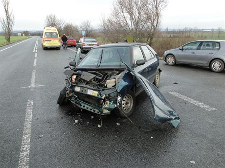 Na silnici R35 u odboky na obec istves se ve stedu dopoledne stetla ti...