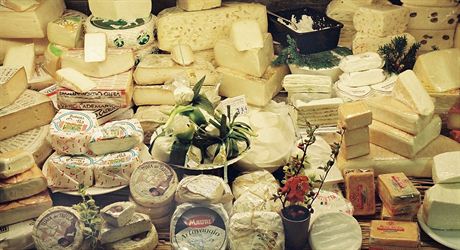 Podíl dováených sýr na celkové domácí spoteb je vysoký, iní zhruba 51 procent. Ilustraní snímek
