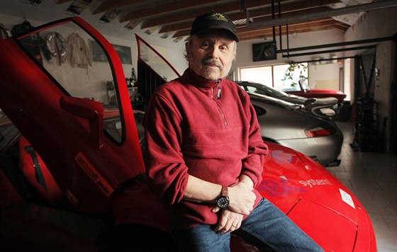 Automobilový závodník, 70letý Jaroslav Kunský přežil rakovinu jazyku.