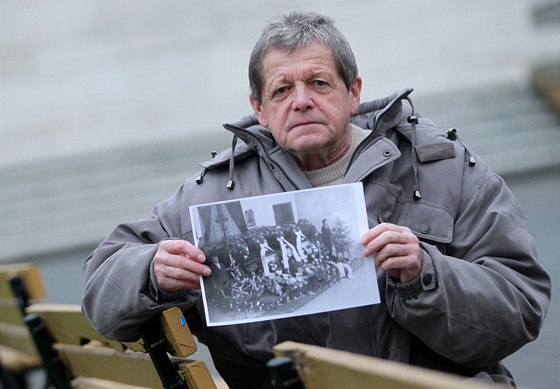 Historik Ladislav Valihrach objevil fotografii s rakvemi pěti starovičských
